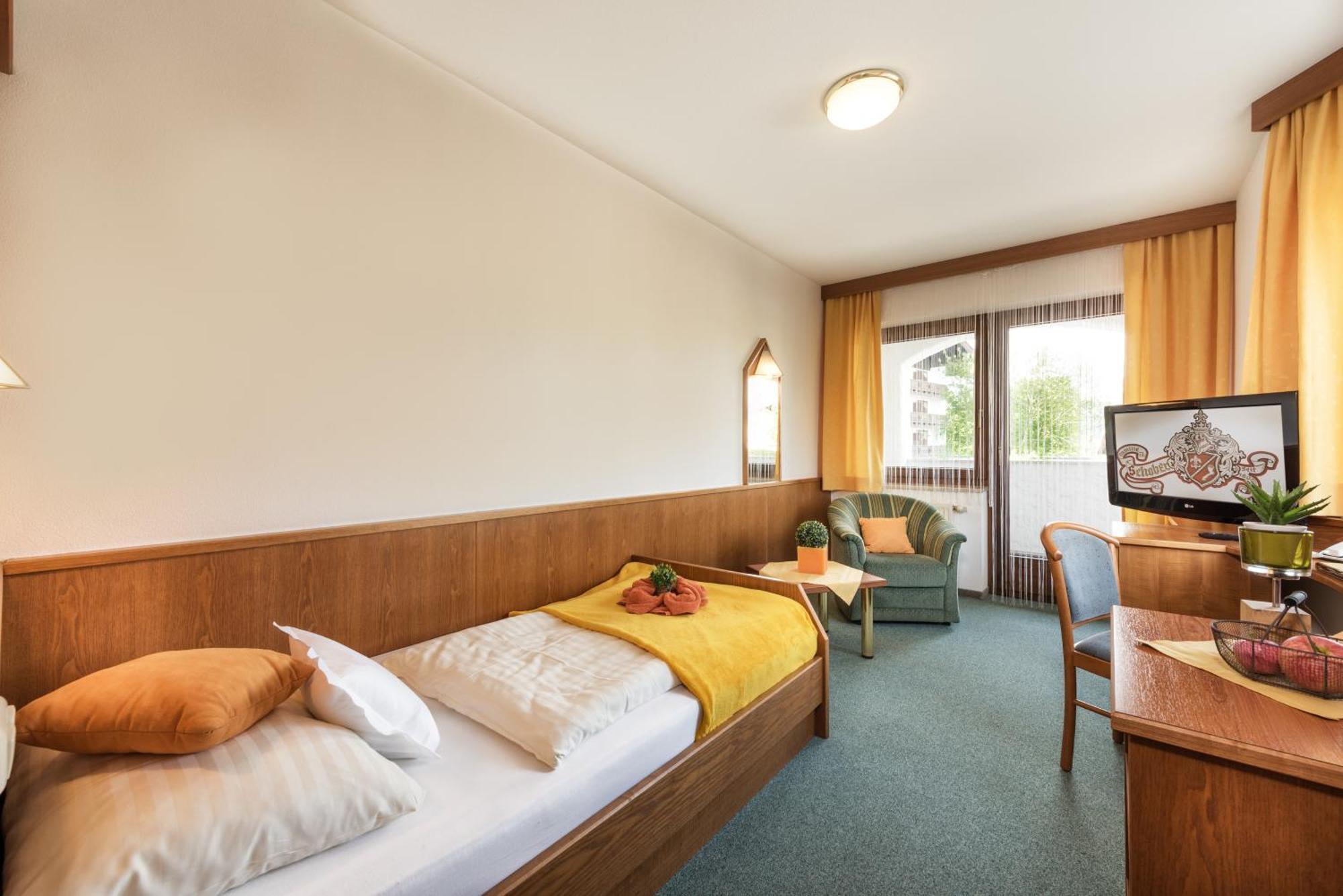 Hotel Lohninger-Schober Sankt Georgen im Attergau Exteriör bild