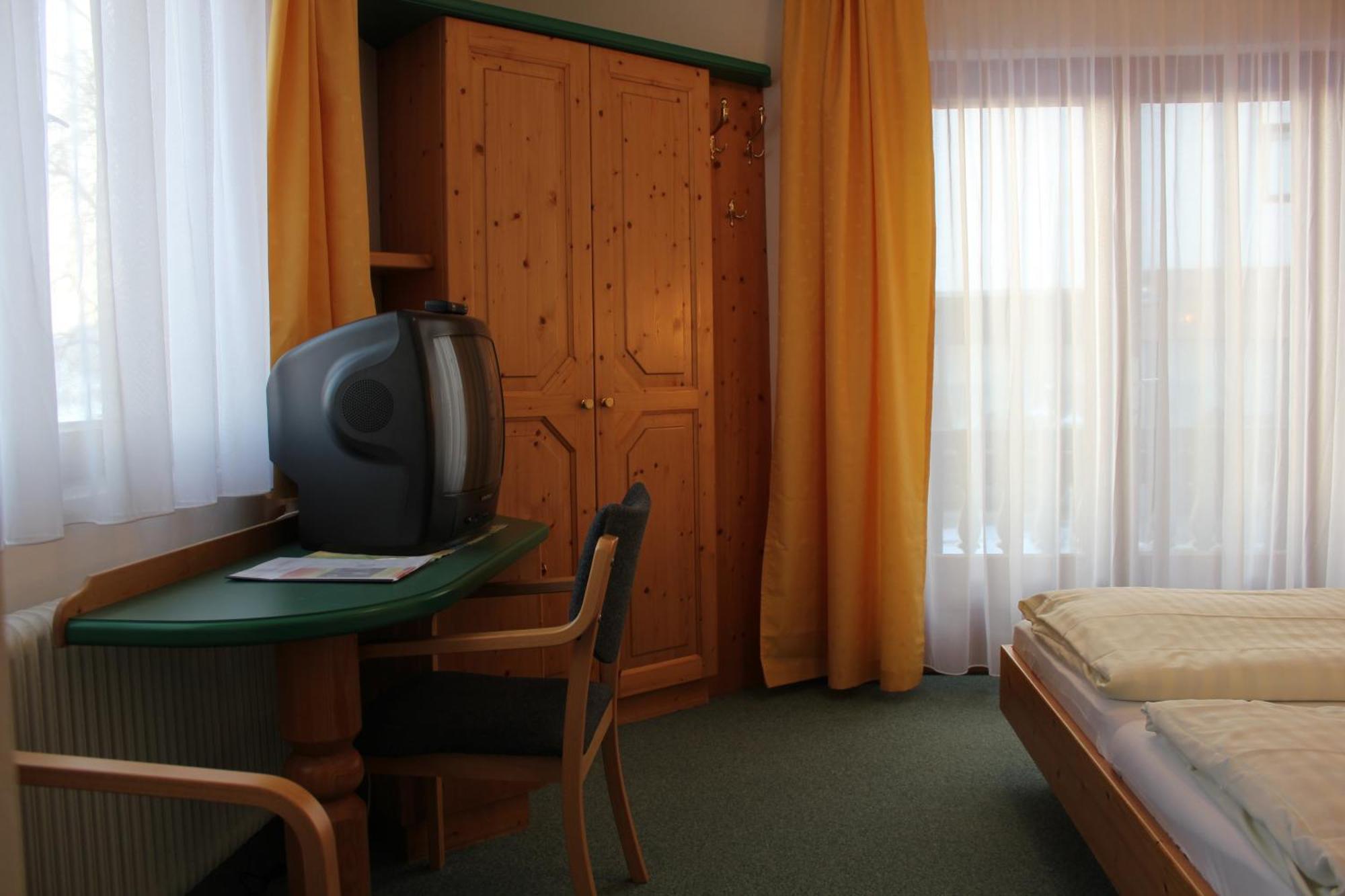Hotel Lohninger-Schober Sankt Georgen im Attergau Rum bild